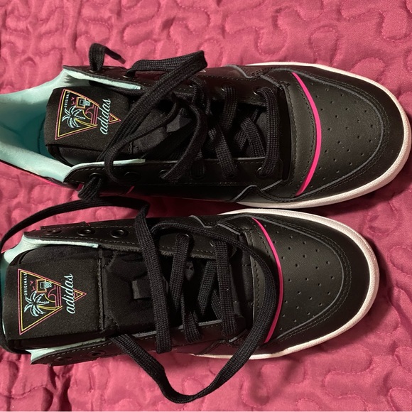 Adidas Women’s shoes - Picture 1 of 4